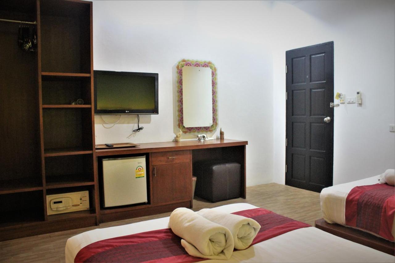 Freedom Kata Hotel Bagian luar foto